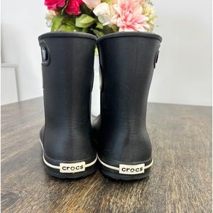 Croc rain boots size 9